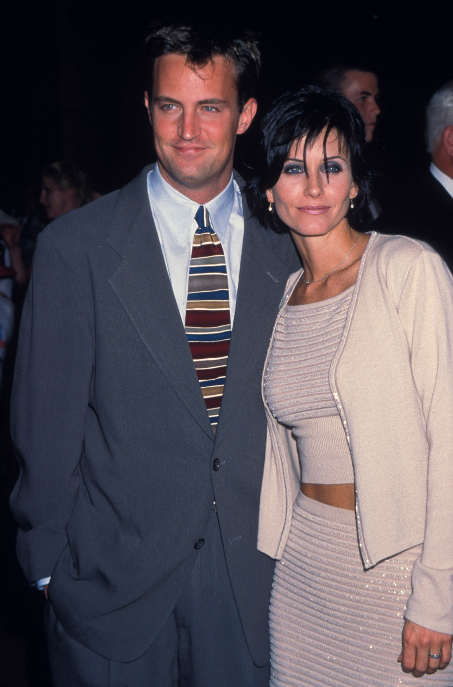 Matthew Perry a Courteney Cox v roku 1997.