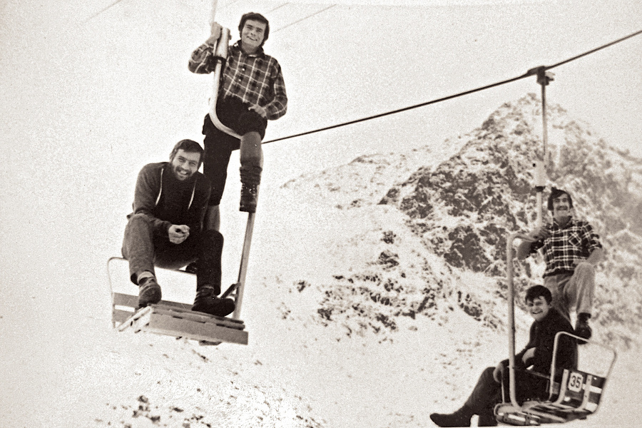 1970: Juraj (druhý zľava)