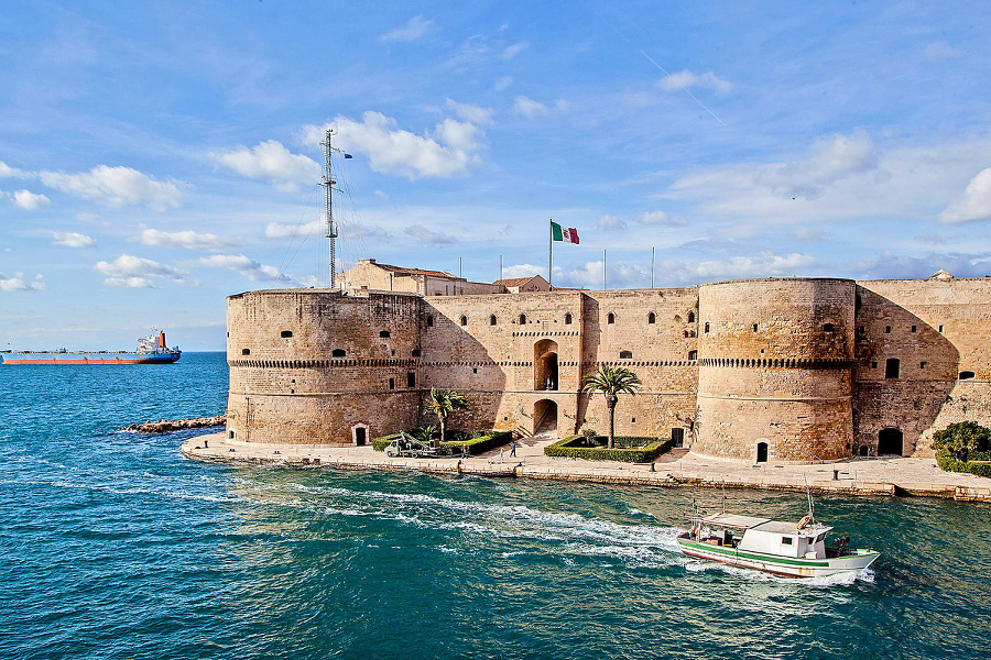 Hrad Castello Aragonese je