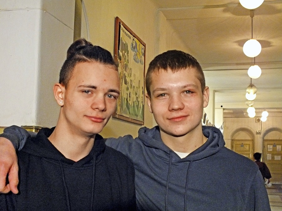 Oleksii (17), Andreas (17):