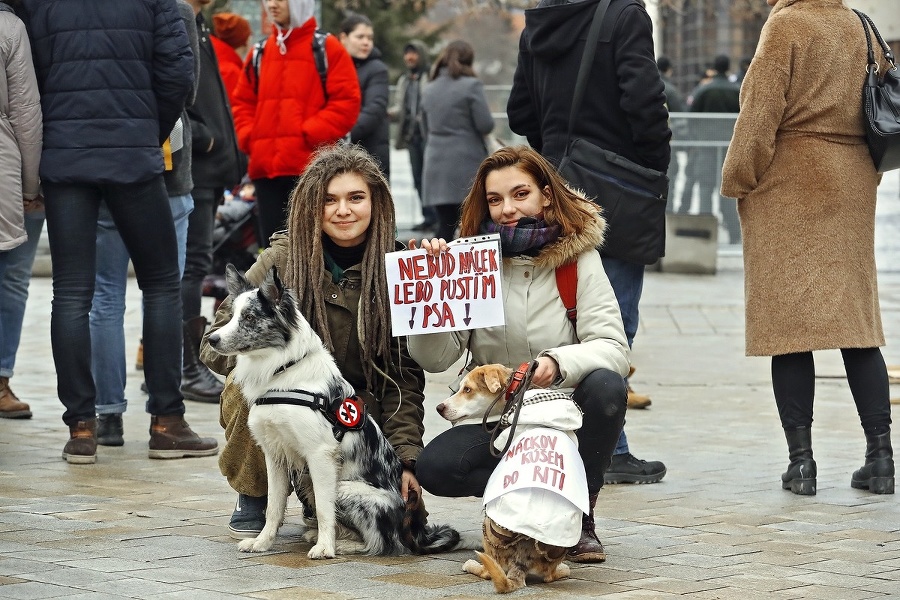 Študentky Sarah (18) a