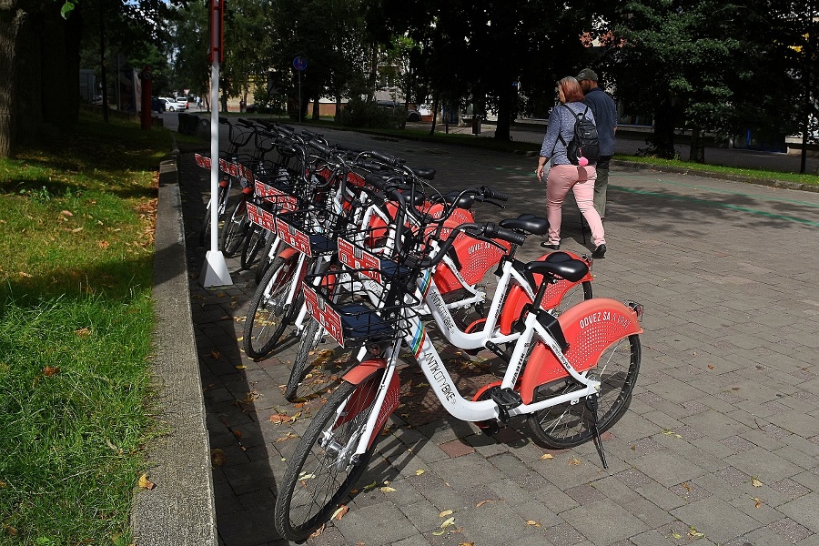 Zdieľané bicykle už stoja
