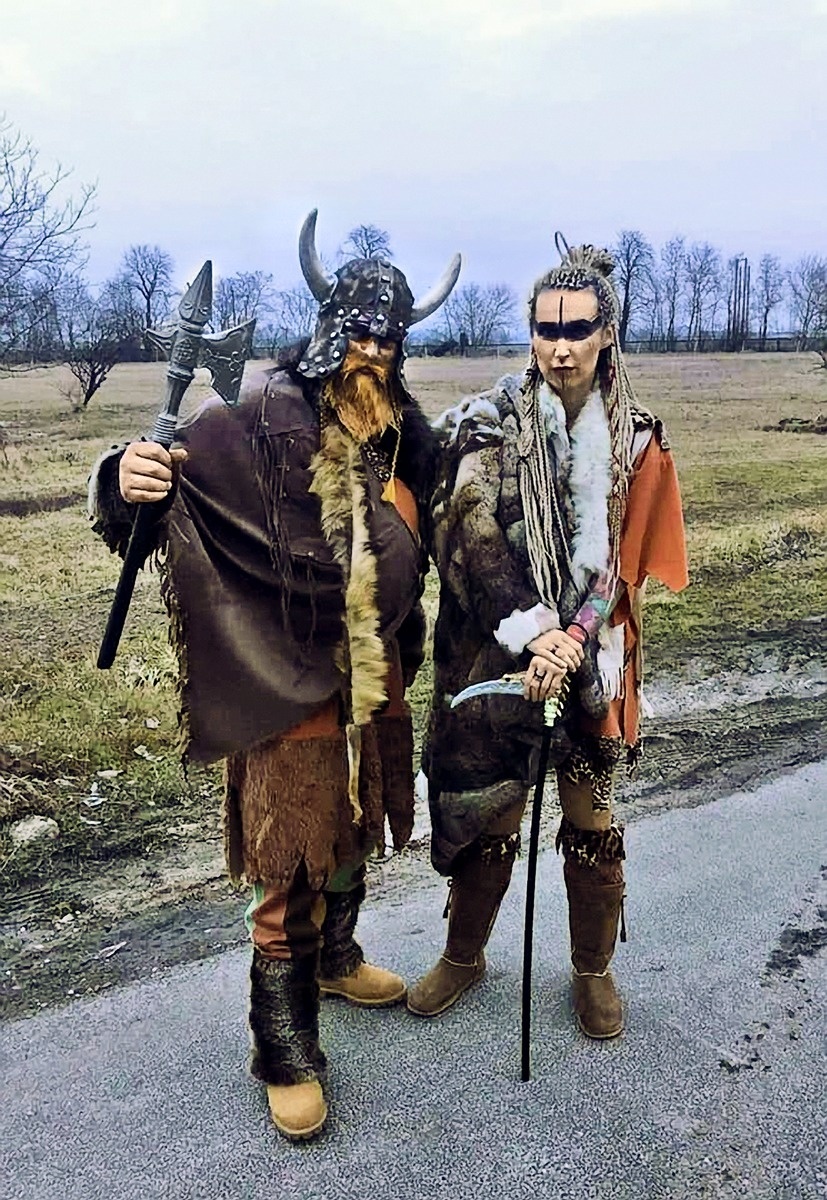 Pár Vikingov s kostýmom