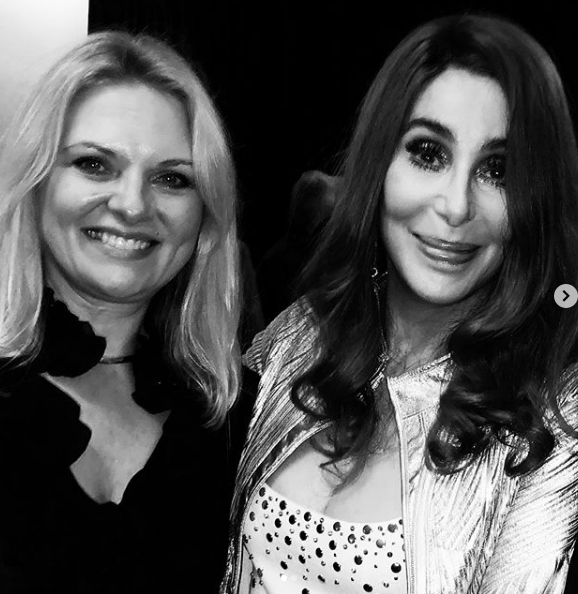 Gina so speváčkou Cher.