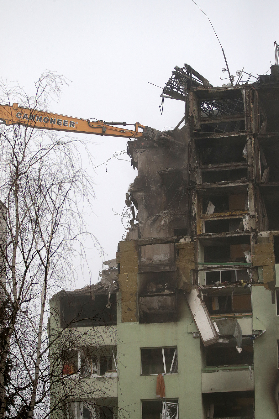 Búranie bytovky v Prešove.