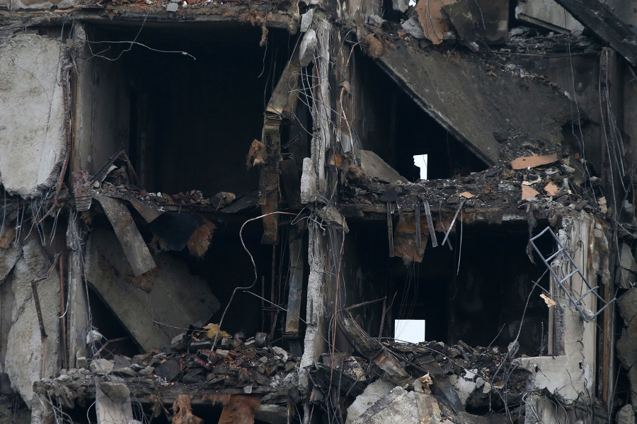 Búranie bytovky v Prešove.