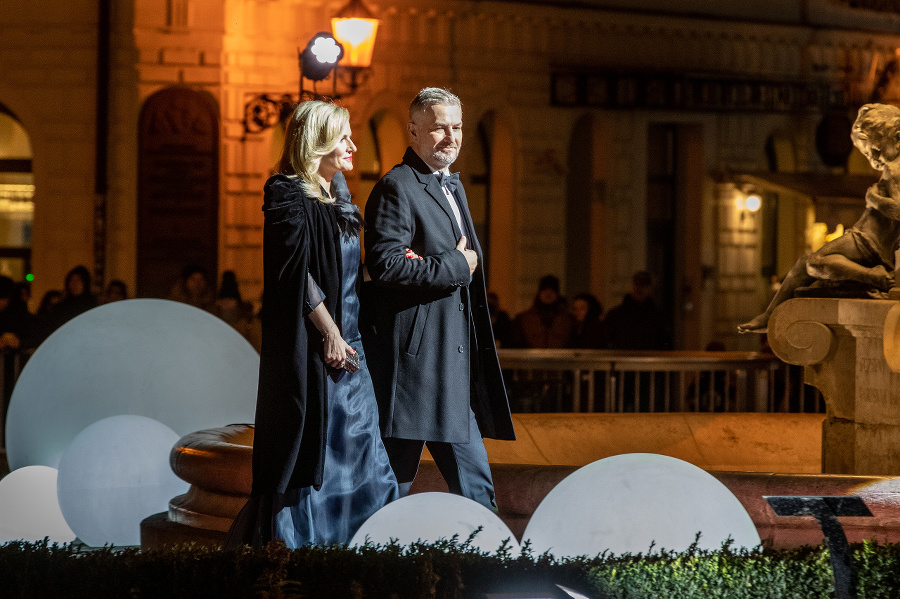 Ples v opere 2020: Peter Žúži z Hexu a manželka.