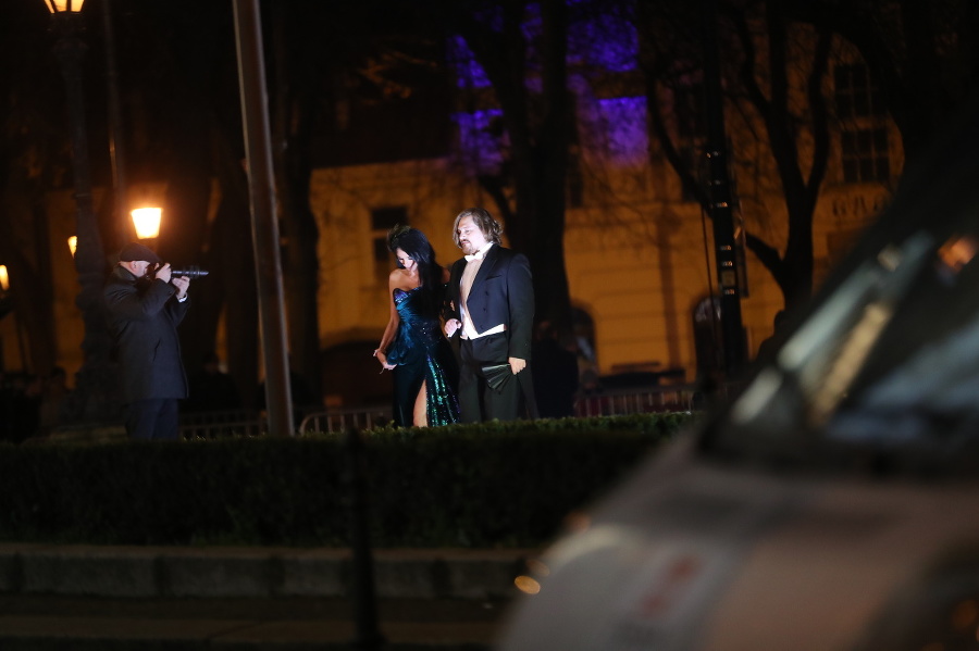 Ples v opere 2020: Modelka Lucia Hablovičová a návrhár Boris Hanečka.