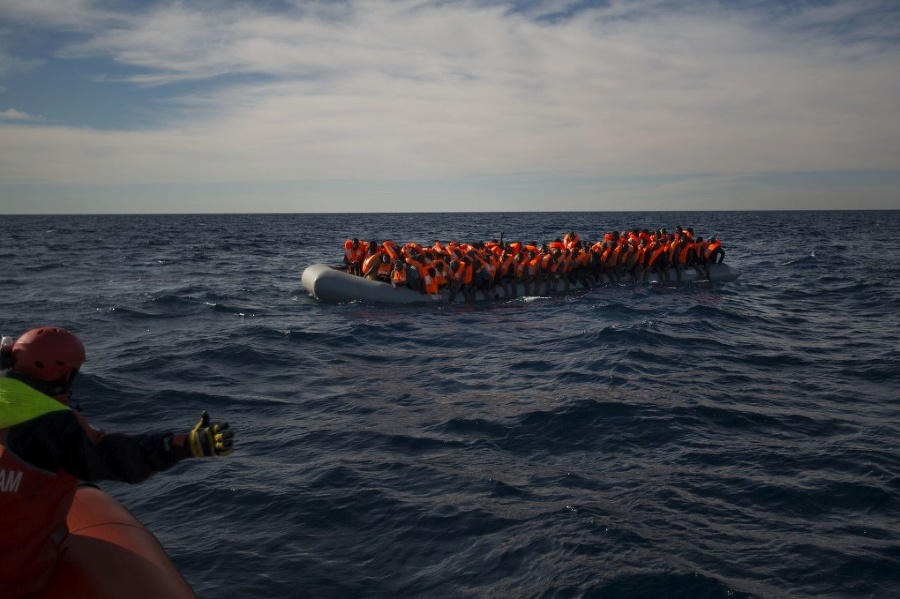 Migranti plavbou po mori