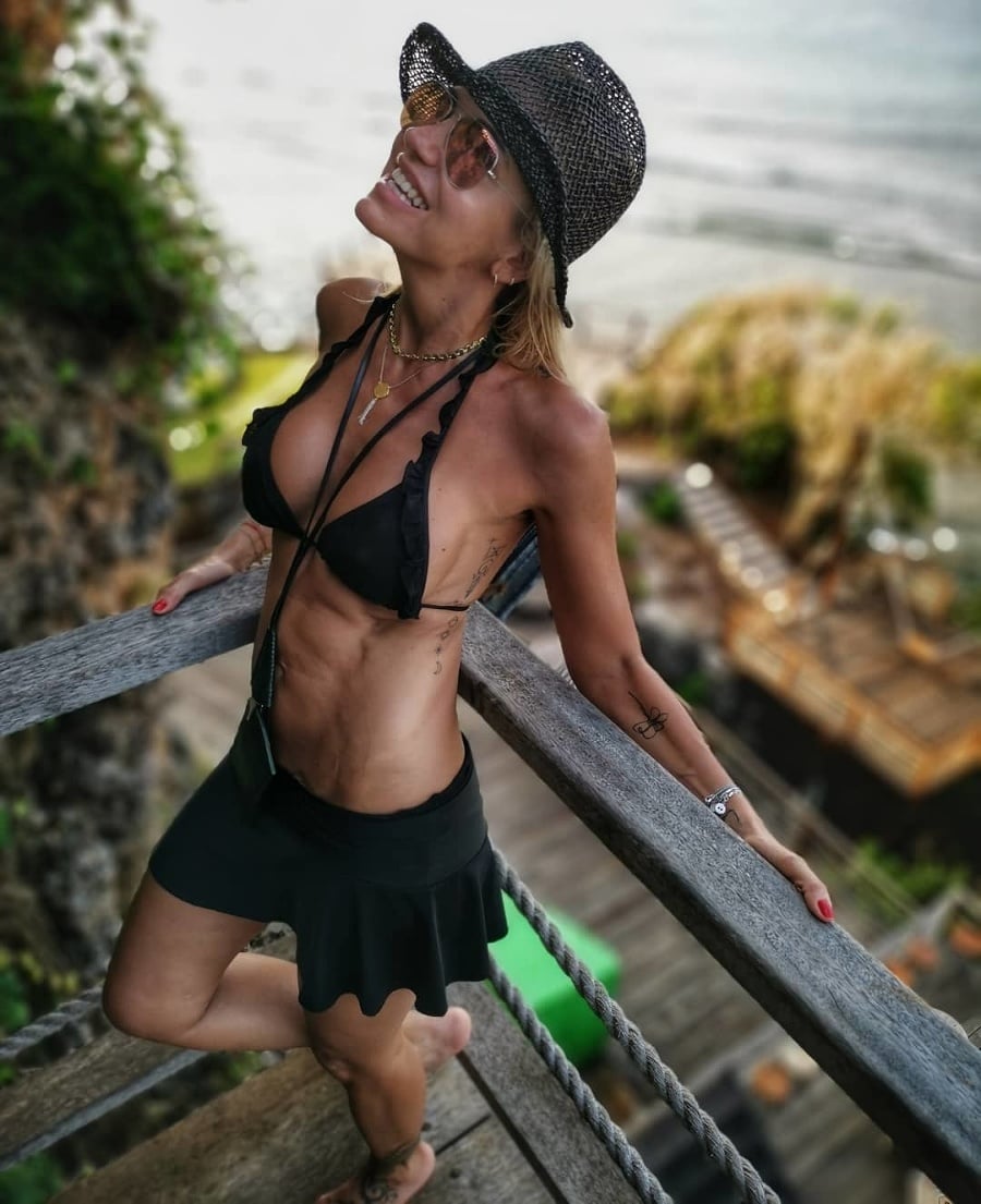 Speváčka dráždi na Bali