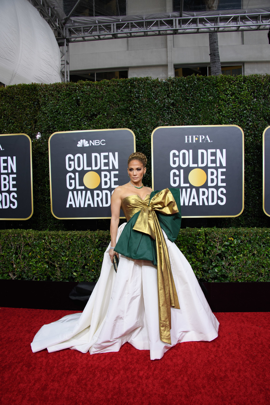 Jennifer Lopez prišla oblečená
