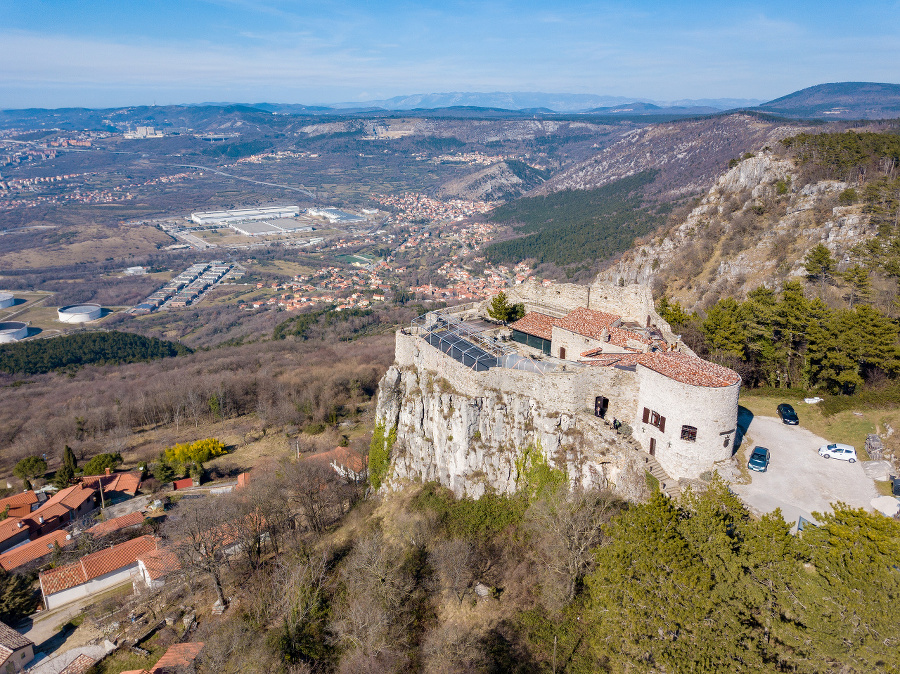 Socerb ( Sacerb, San Servolo ) fortress (Grad Socerb) in Slovenia is positioned on a rock cliff overlooking Trieste, Italy