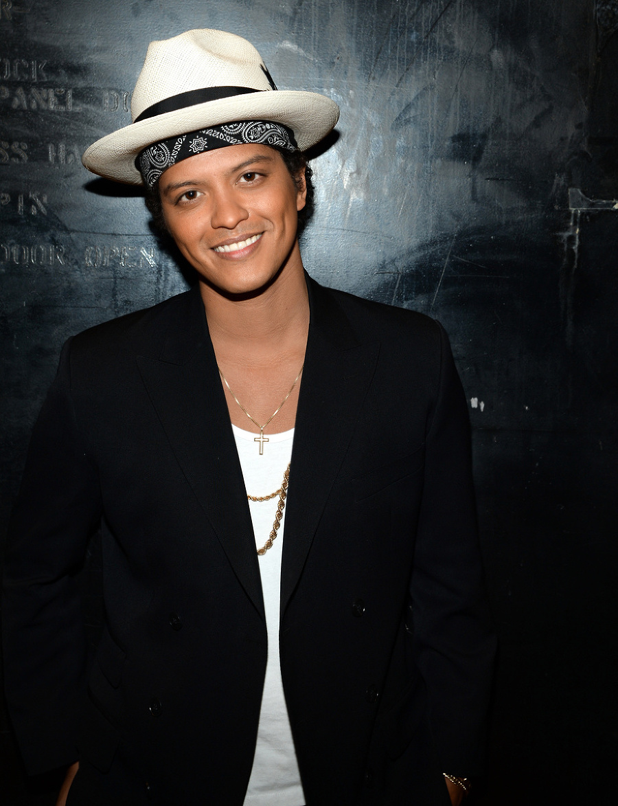 Bruno Mars (D)