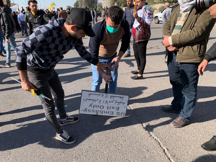 Protest pred veľvyslanectvom.