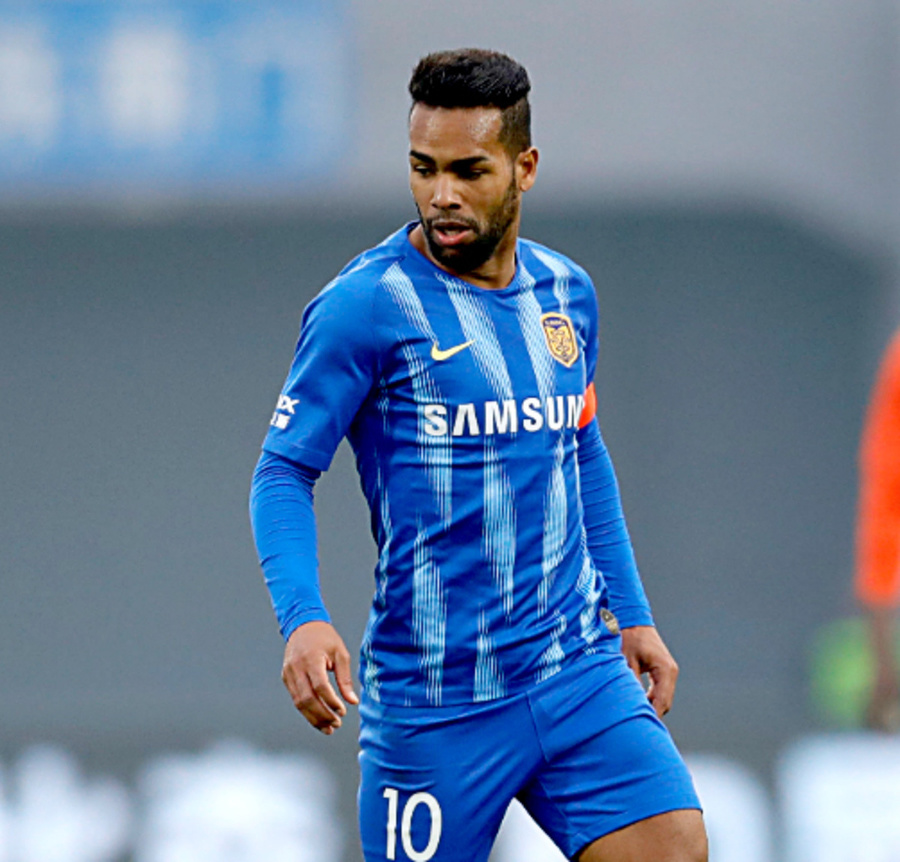 Alex Teixeira (29) -