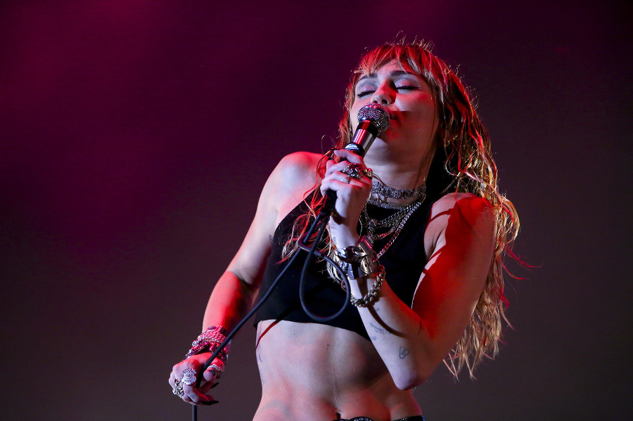Miley Cyrus počas vystúpenia