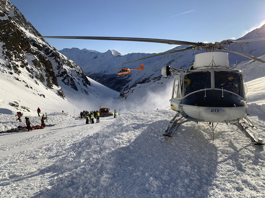 Lavína na alpskom ľadovci