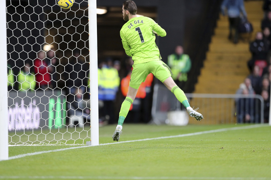 Brankár David de Gea nestihol zabrániť gólu do vlastnej siete 