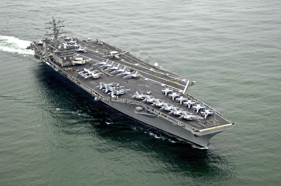 Loď USS Nimitz v