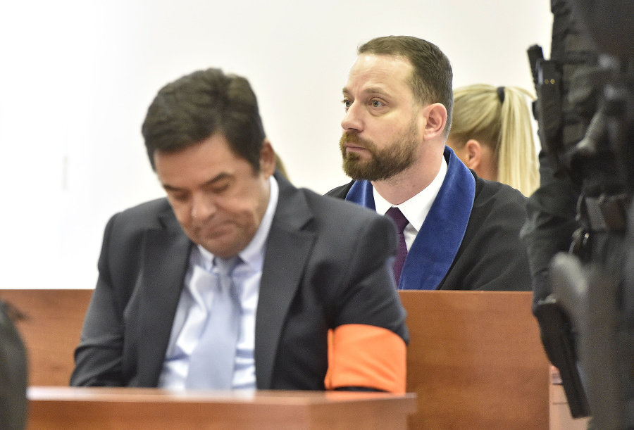 Marian Kočner a v pozadí jeho advokát Marek Para. 
