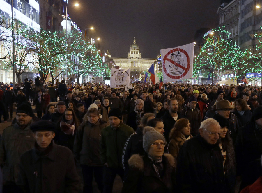 Demonštranti taktiež vyzvali Babiša,