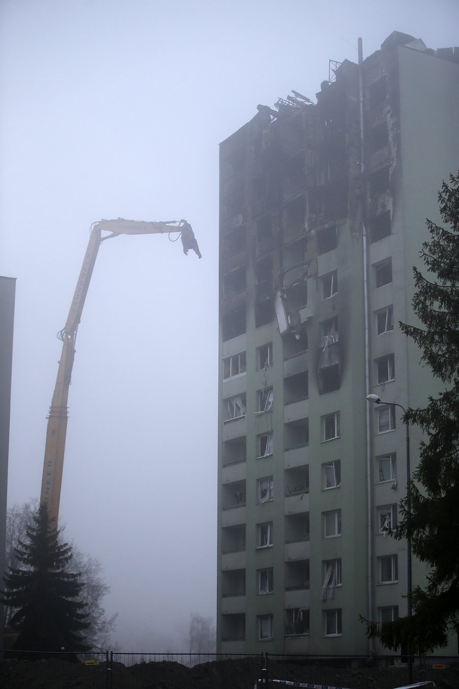 Demolácia bytovky v Prešove.