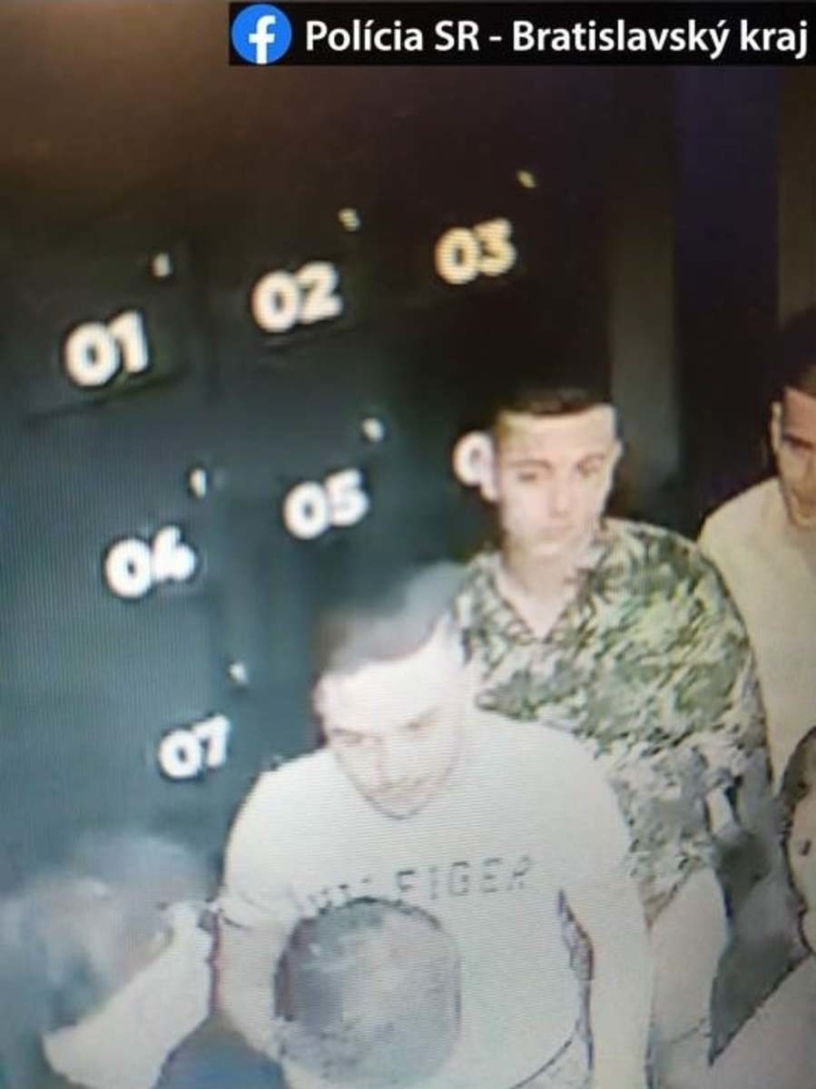 Polícia pátra po týchto mužoch, ktorí by jej mohli pomôcť objasniť incident.