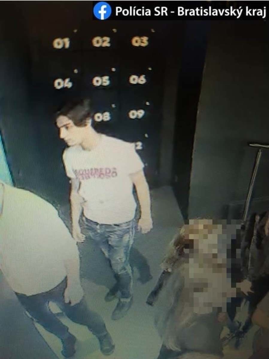 Polícia pátra po týchto mužoch, ktorí by jej mohli pomôcť objasniť incident.