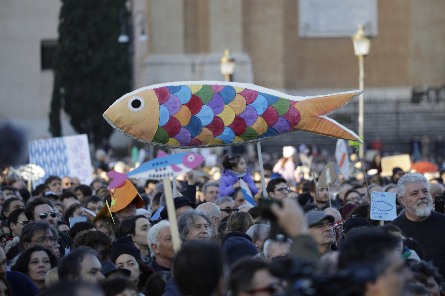 Hnutie Sardinky protestovalo v