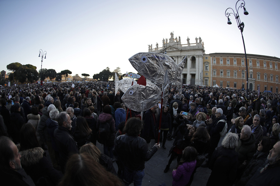 Hnutie Sardinky protestovalo v