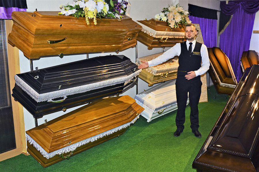 Vedúci pohrebníctva Rastislav Pažin