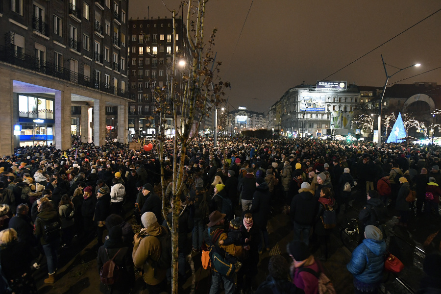 Tisícky Maďarov protestovali v