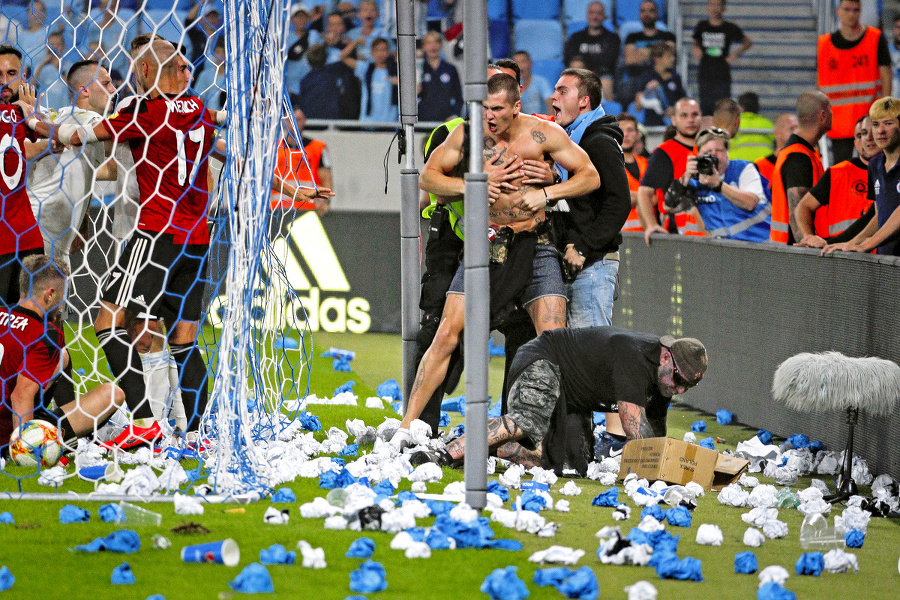 Škandalózny záver derby Slovan