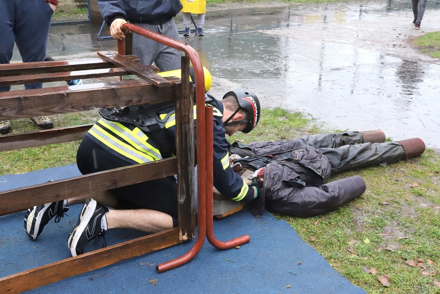 Študenti-hasiči zvládli viacero ťažkých
