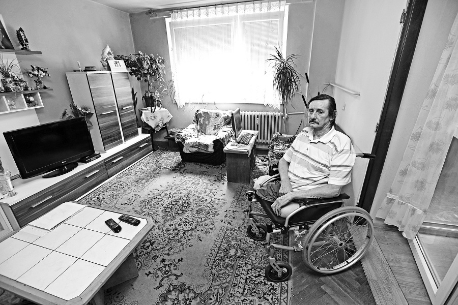 Eugen doma túžobne čakal na vybudovanie plošiny.