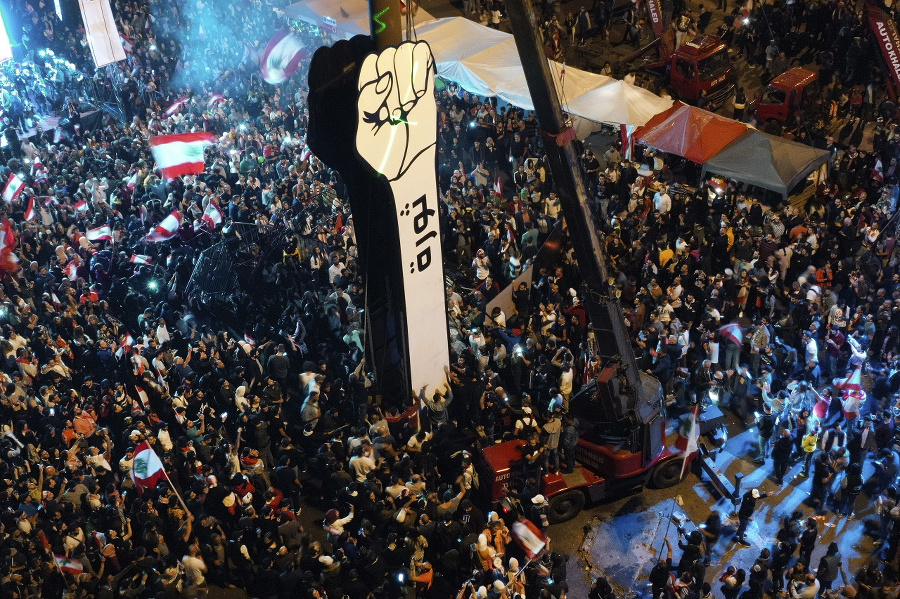 V Libanone protestovali tisíce