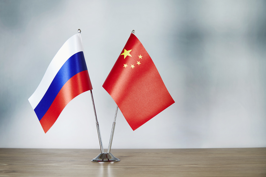 Chinese and Russian flag