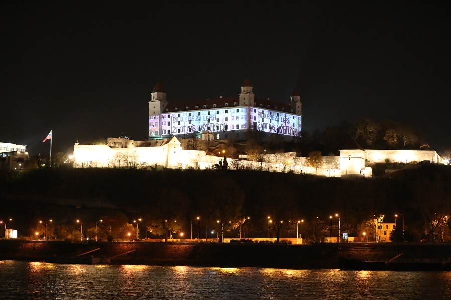 Na fasáde Bratislavského hradu