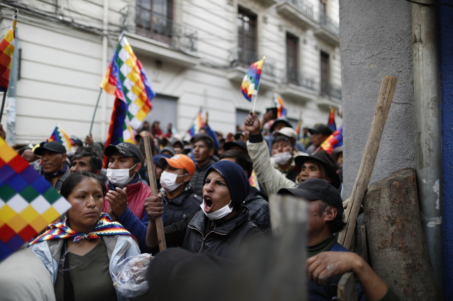 Stúpenci Eva Moralesa protestujú