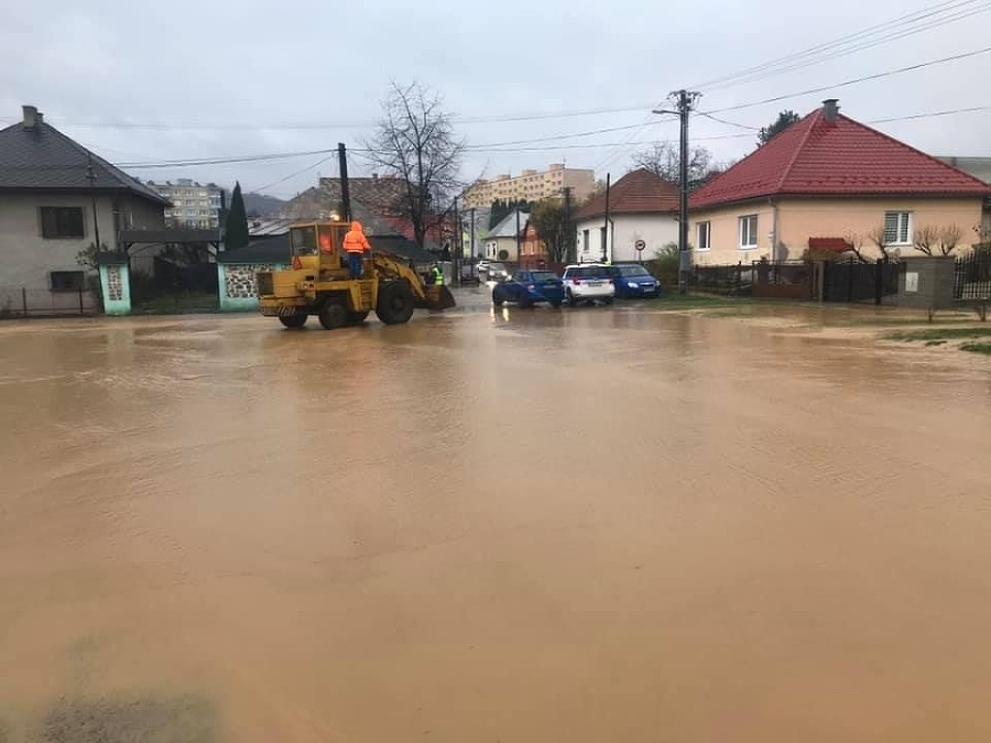 Intenzívny dážď zatopil ulice