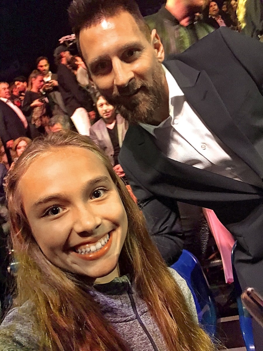 Messi ochotne zapózoval dcére