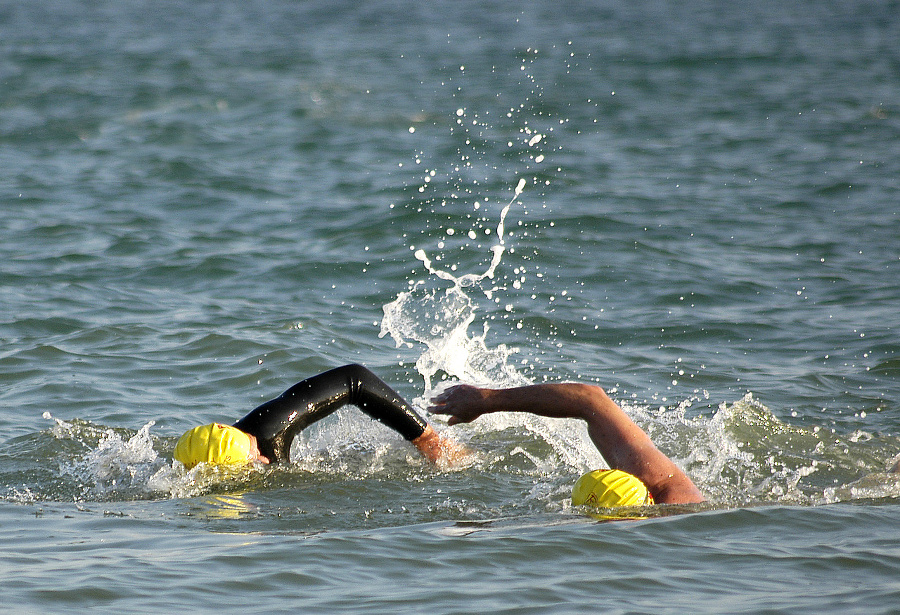 ocean swimming triathlon pair