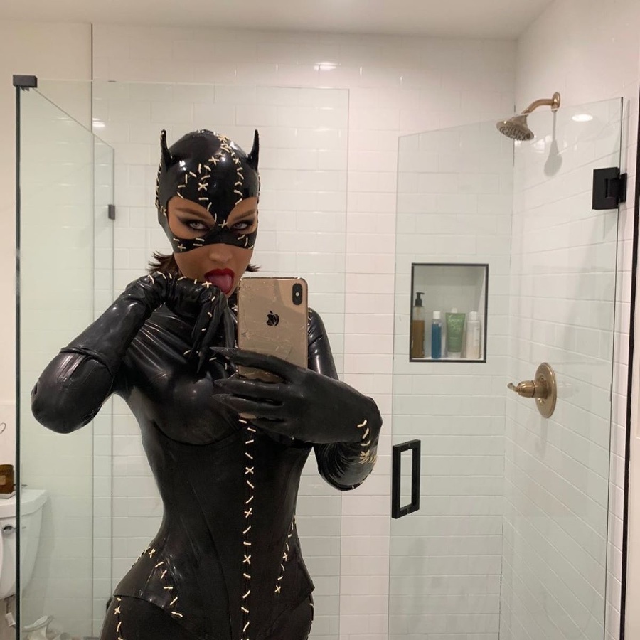 Bella Hadid ako Catwoman