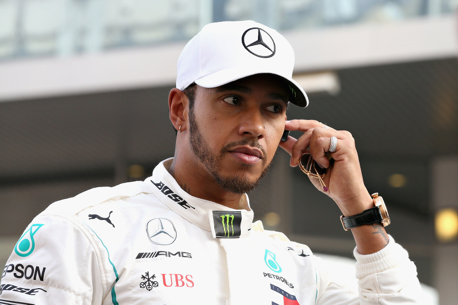 Britský jazdec Lewis Hamilton.