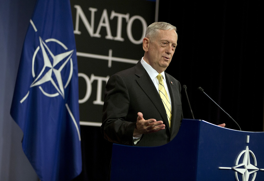 James Mattis v Európe rokuje s ministrami obrany členských krajín NATO.