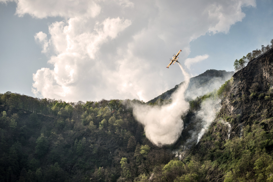 Firefighter airplane putting out