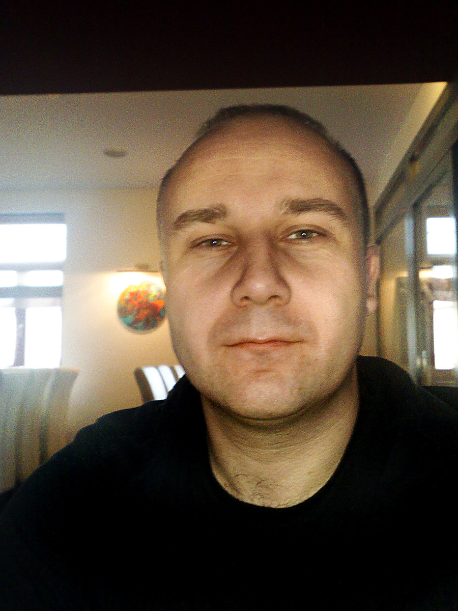 Zoltán Andruskó, sprostredkovateľ.