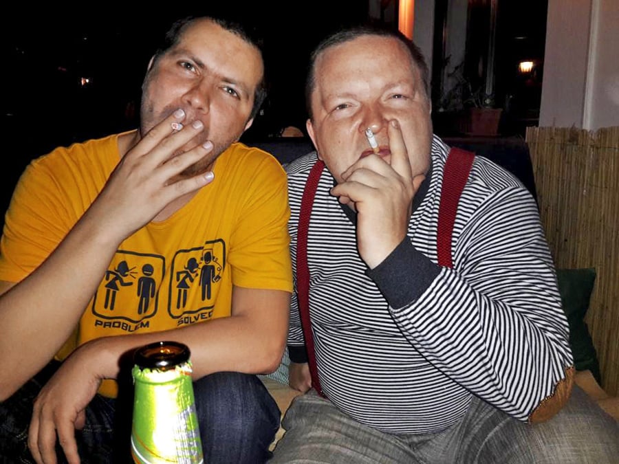 Spevák si cigarety nevie