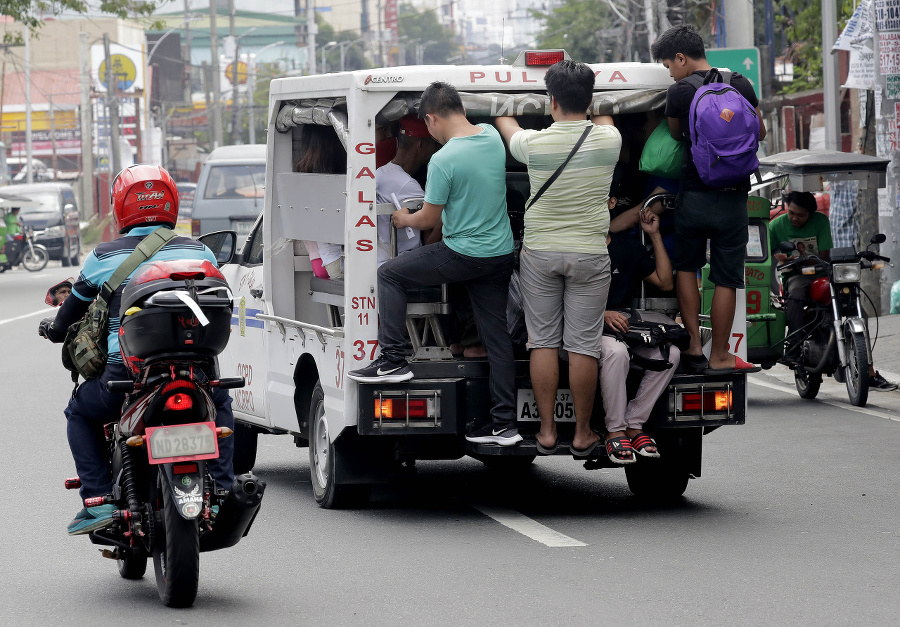 Doprava v Manile.