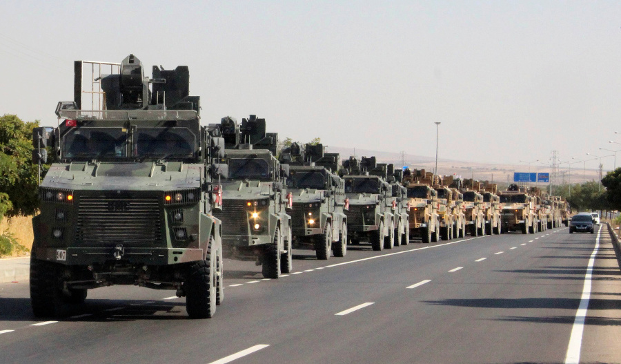 Turecký vojenský konvoj.